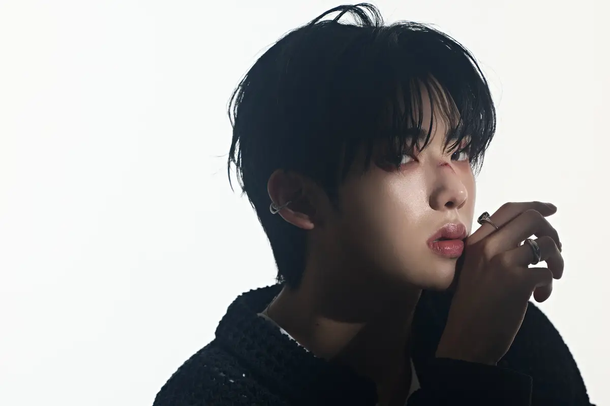 Double 0ne member Kang Minseo