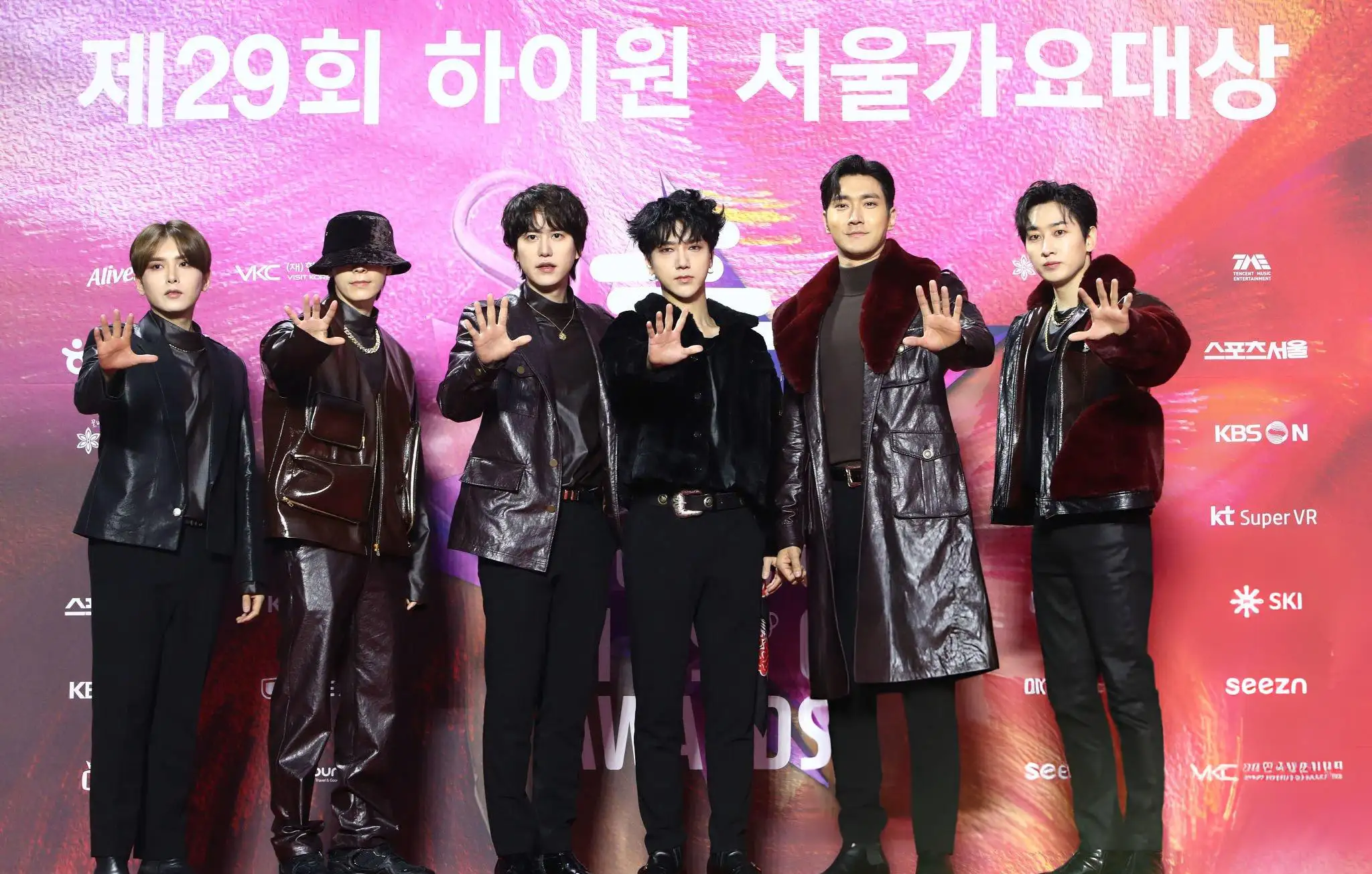 SUPER JUNIOR Members